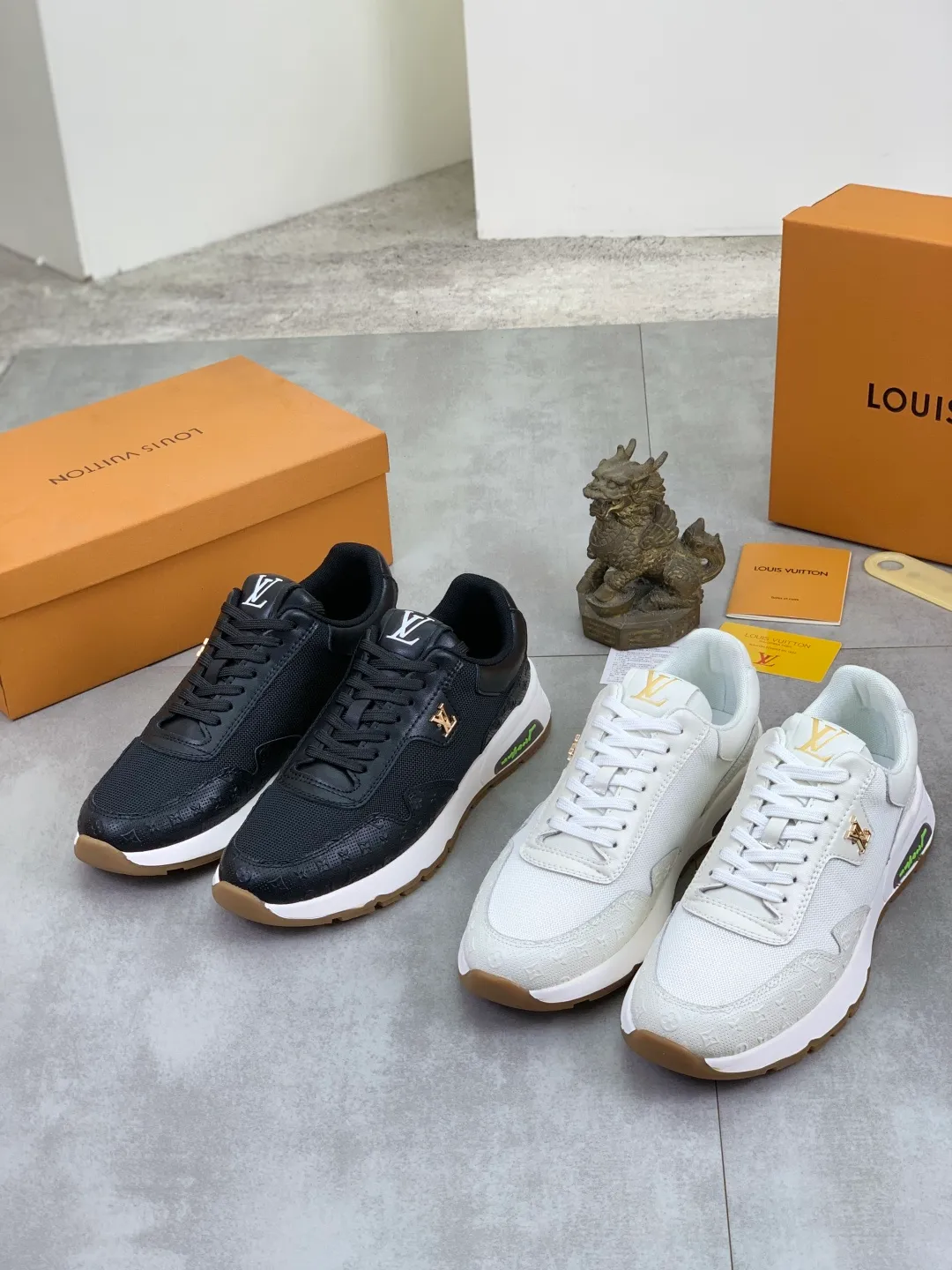 Men's Men's Shoes 💰P440💰【New Style】Yangli🆘 💭💭New model launched【LOUlS VUlTTON】Louis Vuitton's new low-top men's shoes, high quality, support inspection! This style comes from Italy with a variety of styles, very energetic and creative, giving people a comfortable and atmospheric visual impact❗Synchronization, the upper is made of silk calfskin with original LV, imported soft sheepskin lining🐑Purely hand-stitched; LV original rubber outsole 2️⃣color options available Size: 38~44